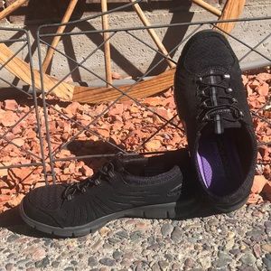 Women’s Skechers tennis shoes